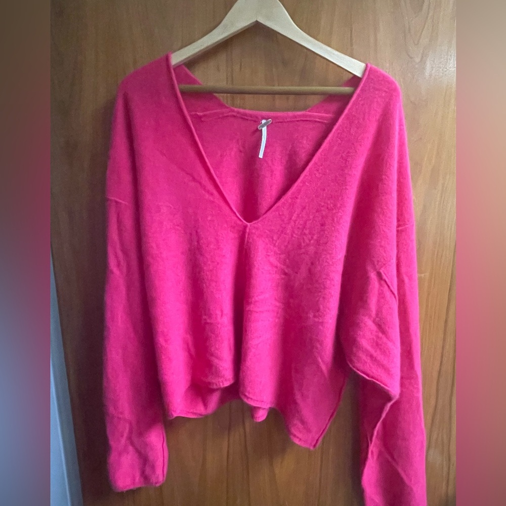 Free People Fuschia Cashmere V Neck Crop Sweater - size L